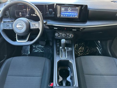 Used 2025 Nissan Kicks S image 15