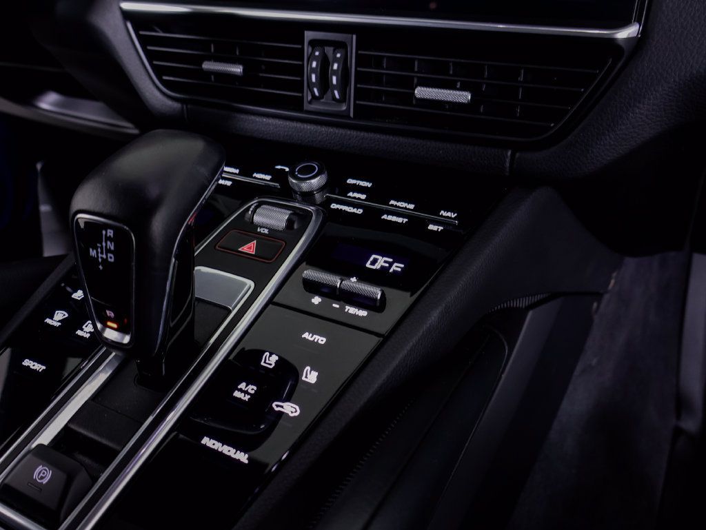 Certified 2022 Porsche Cayenne AWD/4WD image 13