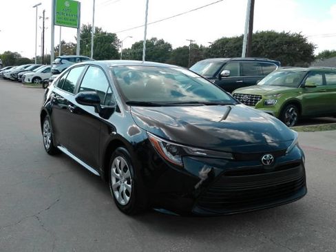 Used 2026 Toyota Corolla LE FWD image 4