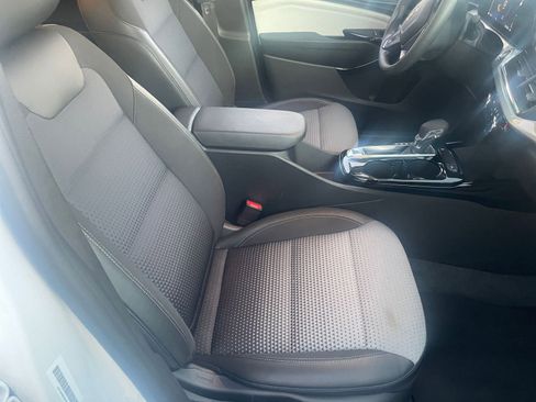 Used 2025 Chevrolet Trax LT image 35