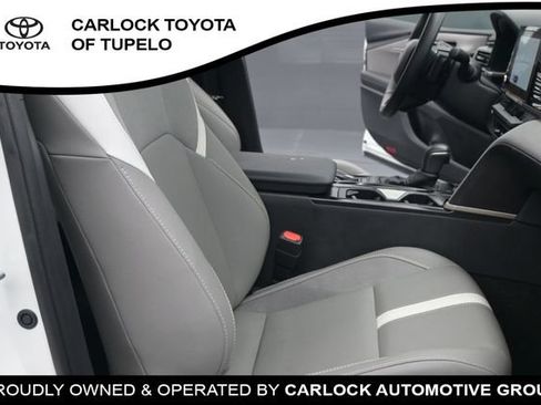 Used 2026 Toyota Camry SE FWD image 38