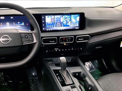 New 2026 Nissan Sentra SR w/ SR Premium Package FWD image 8