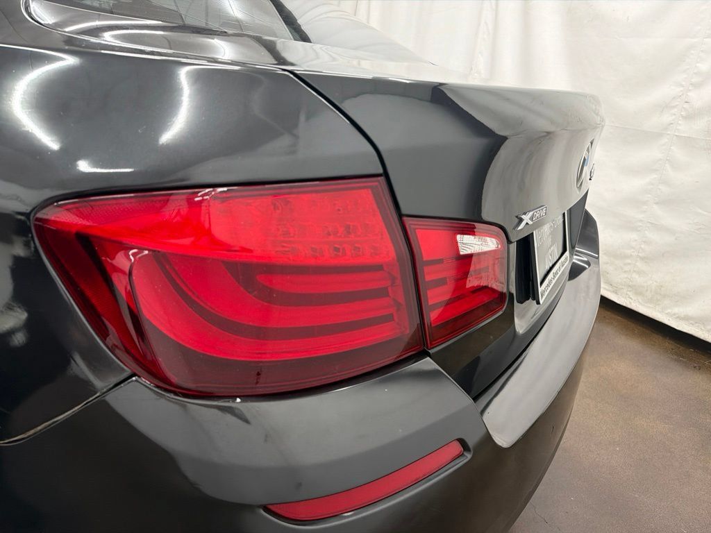 Used 2013 BMW 550i xDrive Sedan AWD/4WD image 12