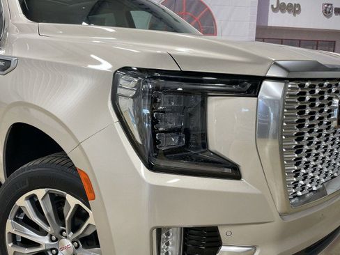 Used 2021 GMC Yukon XL Denali w/ Denali Ultimate Package AWD/4WD image 10