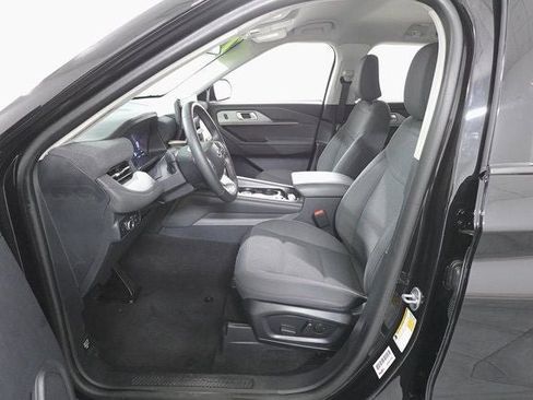 Certified 2025 Ford Explorer Active image 9