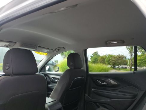 Used 2024 GMC Terrain SLE FWD image 14
