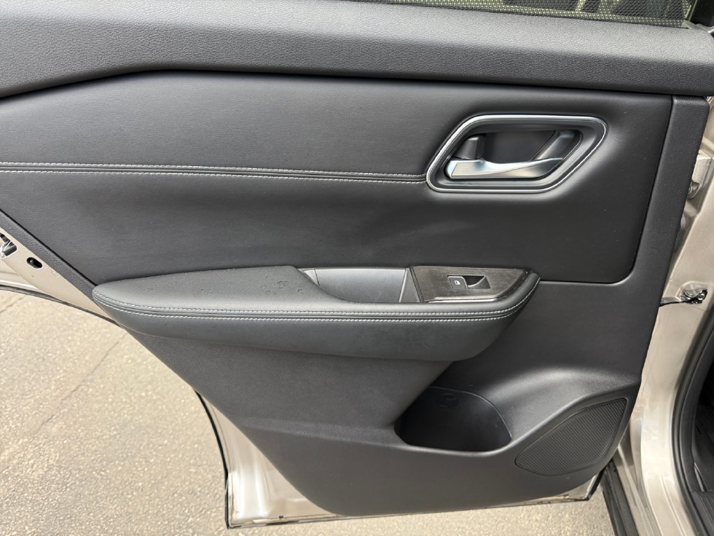 Used 2026 Nissan Rogue Platinum w/ Platinum Premium Package AWD/4WD image 25