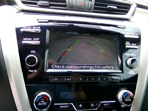 Used 2017 Nissan Murano S image 15