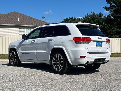 Used 2018 Jeep Grand Cherokee Overland AWD/4WD image 5