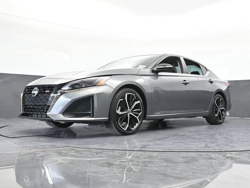 Used 2024 Nissan Altima 2.5 SR FWD image 51