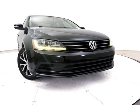 Used 2017 Volkswagen Jetta SE FWD image 6