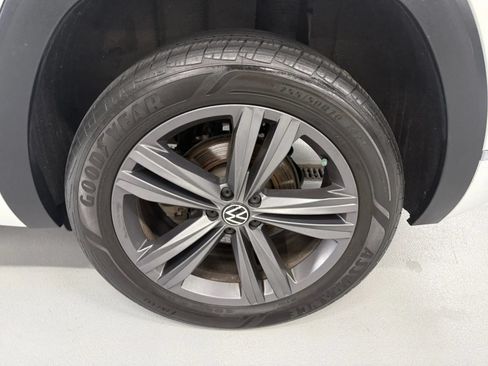 Used 2022 Volkswagen Atlas Cross Sport SEL R-Line AWD/4WD image 35