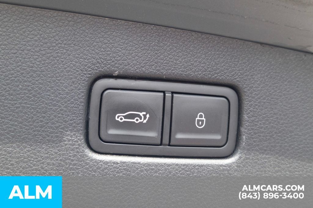 Used 2025 Genesis GV70 2.5T AWD/4WD image 9