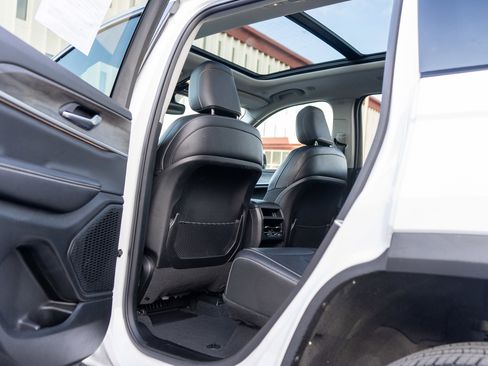 Used 2024 Jeep Grand Cherokee Limited image 29