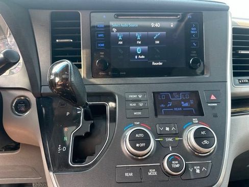 Used 2016 Toyota Sienna XLE FWD image 23