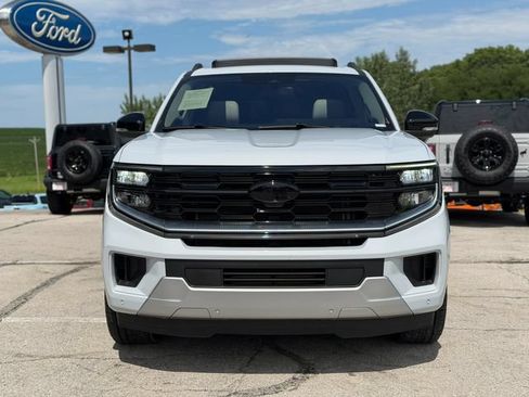 Used 2025 Ford Expedition Platinum w/ Driver's Package AWD/4WD image 2