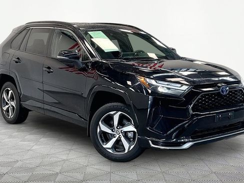 Used 2024 Toyota RAV4 SE w/ Weather & Moonroof Package AWD/4WD image 3