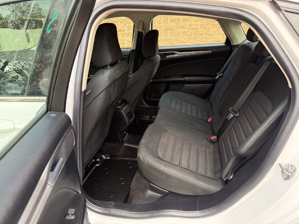 Used 2020 Ford Fusion SE FWD image 18
