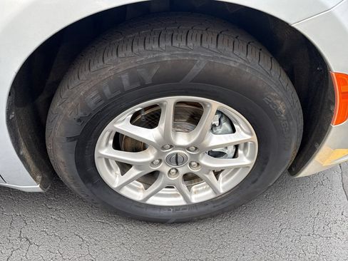 Used 2024 Chrysler Pacifica Touring-L FWD image 28