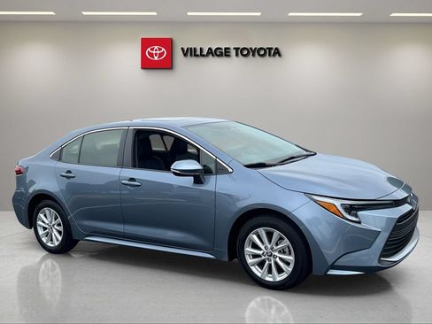 Certified 2025 Toyota Corolla XLE FWD image 7