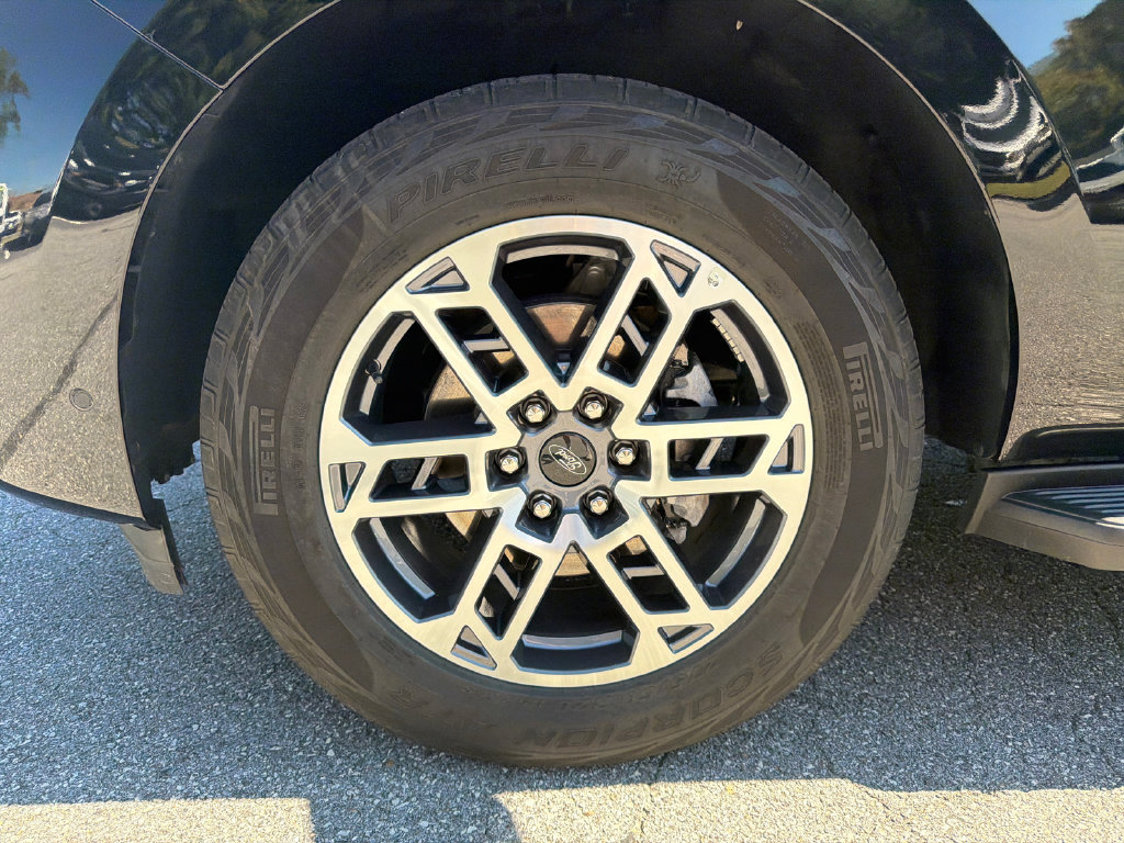 Used 2025 Ford Expedition Active AWD/4WD image 11