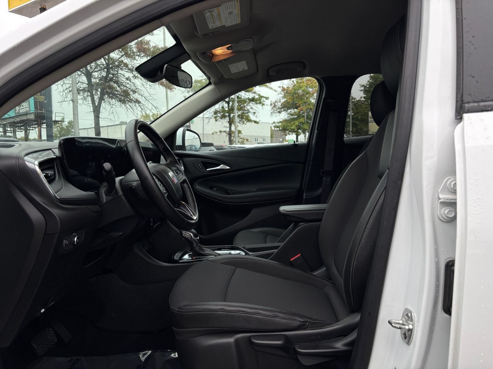 Used 2025 Buick Encore GX Preferred AWD/4WD image 22