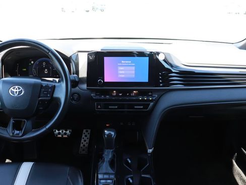 Used 2025 Toyota Camry SE FWD image 15