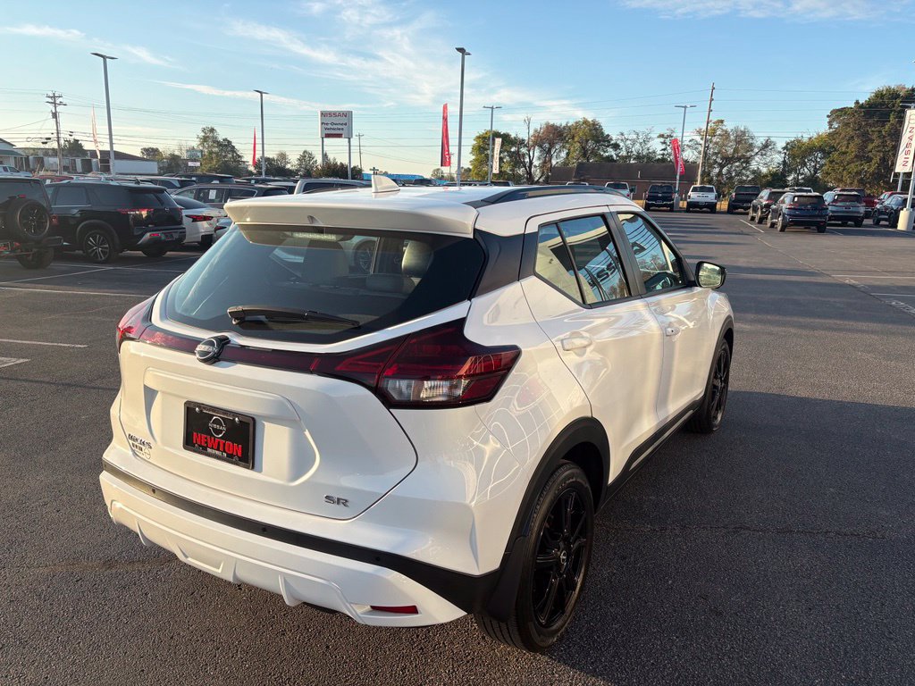 Used 2023 Nissan Kicks SR w/ SR Premium Package FWD image 4