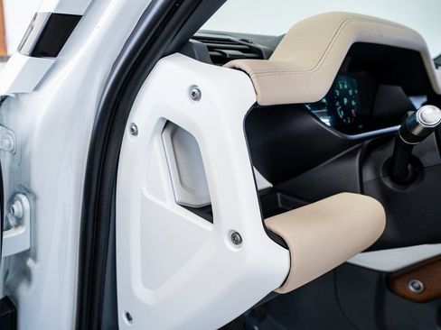 Used 2022 Land Rover Defender 90 X-Dynamic S image 38