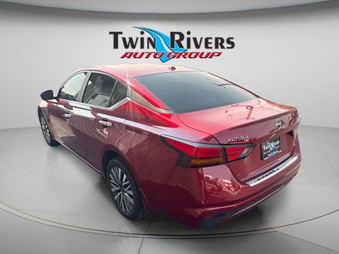 Used 2023 Nissan Altima 2.5 SV AWD/4WD image 2