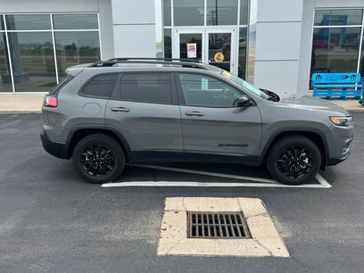 Used 2023 Jeep Cherokee Altitude Lux