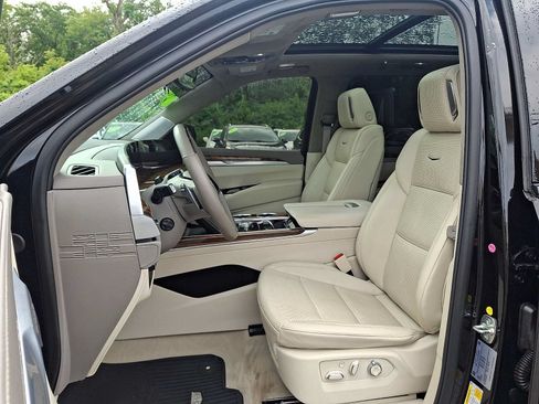 Certified 2025 Cadillac Escalade Sport Platinum w/ LPO, Floor Liner Package AWD/4WD image 15