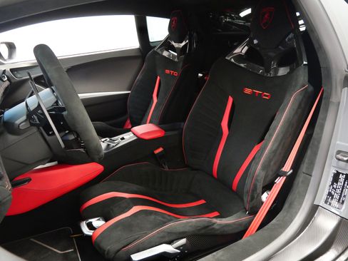 Used 2022 Lamborghini Huracan STO RWD image 21