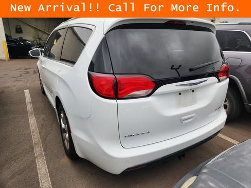 Used 2020 Chrysler Pacifica Limited FWD image 8