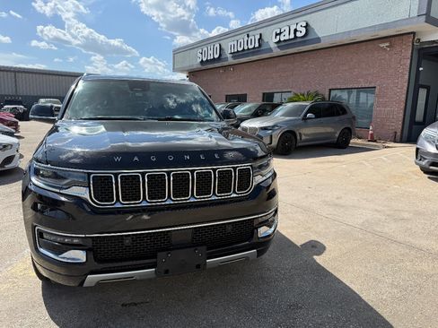 Used 2024 Jeep Wagoneer L Series II w/ Flexible Seating Group AWD/4WD image 6