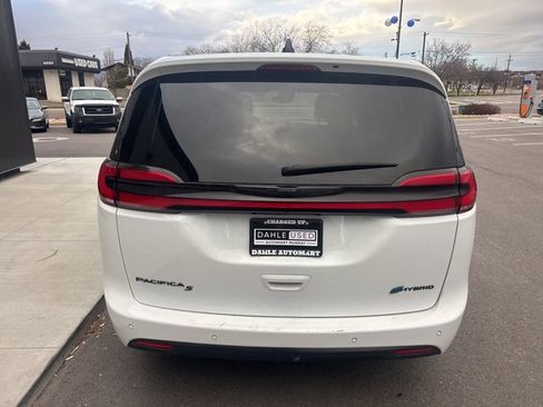 Used 2024 Chrysler Pacifica Select image 7