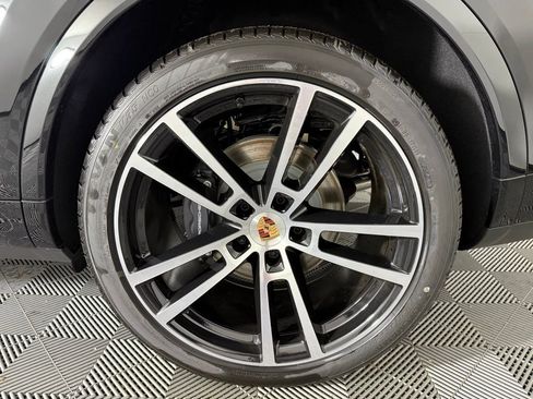 New 2025 Porsche Cayenne Coupe image 12