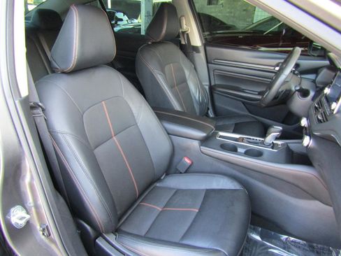 Used 2022 Nissan Altima 2.5 SR image 11