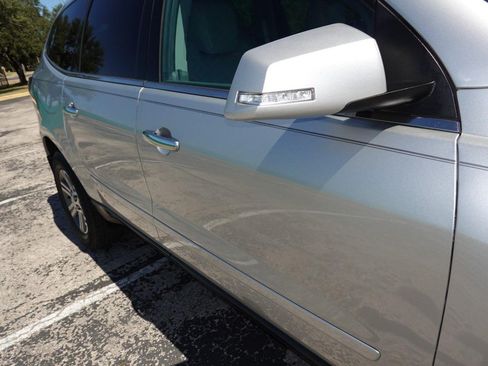 Used 2015 Chevrolet Traverse LT FWD image 11