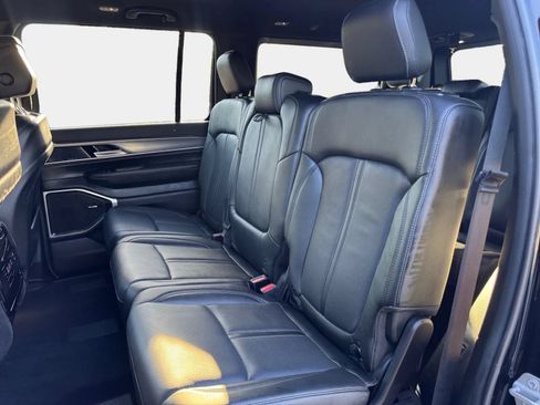 Used 2026 Jeep Grand Wagoneer Limited w/ 8-Passenger Seating Package AWD/4WD image 11