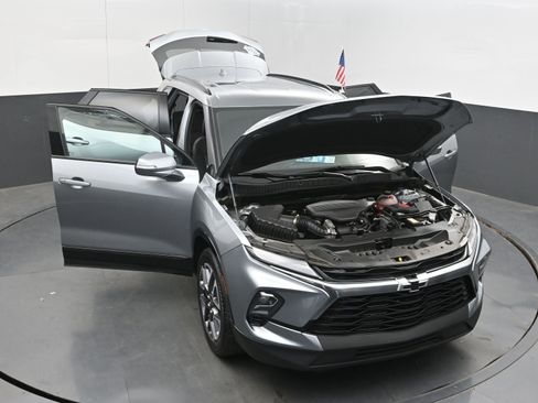Used 2025 Chevrolet Blazer RS FWD image 41