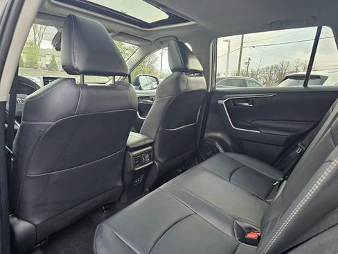 Used 2020 Toyota RAV4 XLE Premium image 21