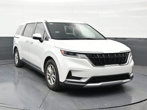 Used 2024 Kia Carnival LX FWD image 7