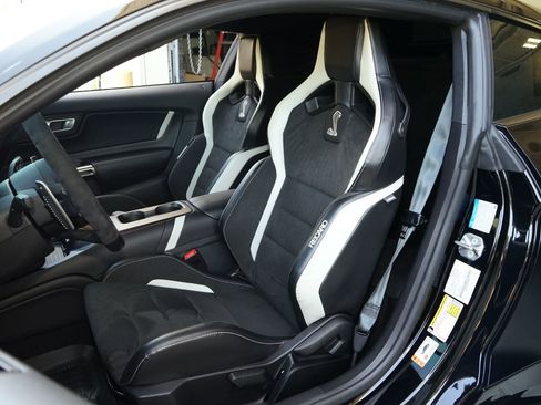 Used 2021 Ford Mustang Shelby GT500 w/ Carbon Fiber Track Pack RWD image 12