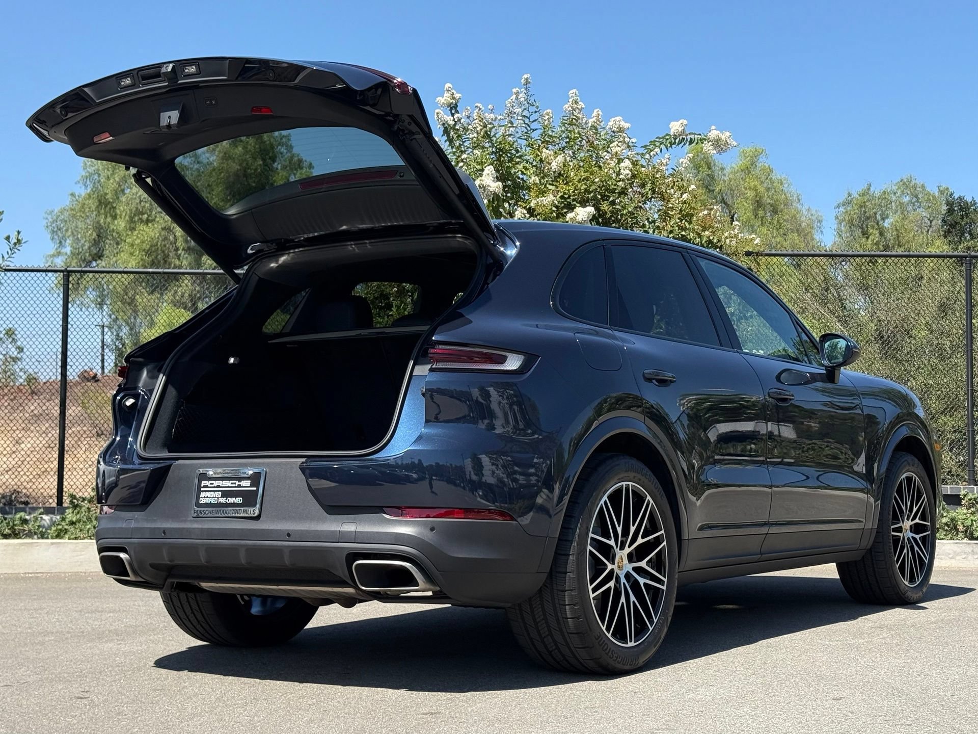 Certified 2024 Porsche Cayenne AWD/4WD image 31