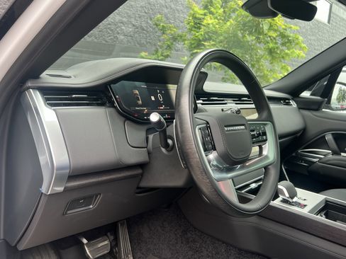 Used 2025 Land Rover Range Rover SE AWD/4WD image 19