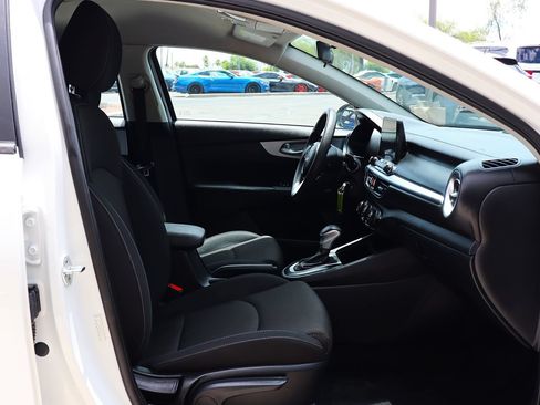 Used 2022 Kia Forte LXS FWD image 30
