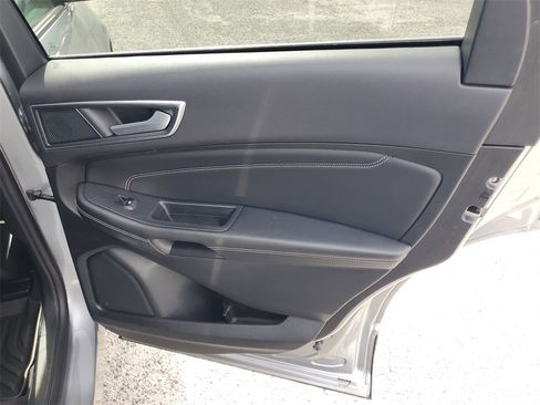 Used 2024 Ford Edge Titanium image 34