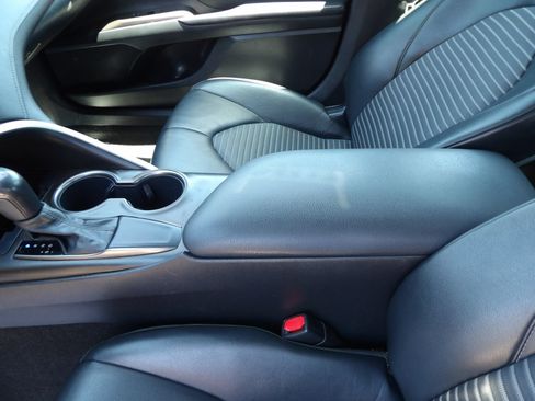 Used 2021 Toyota Camry SE FWD image 20