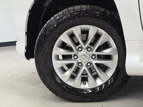 Used 2018 Lexus GX 460 Premium w/ Premium Package AWD/4WD image 34